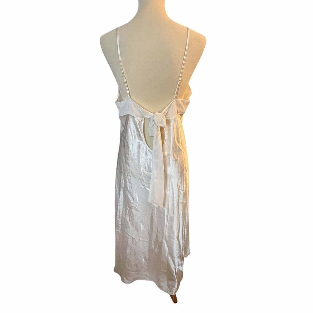 Intimo Ivory Satin Chemise with Floral Lace - Picture 2 of 9